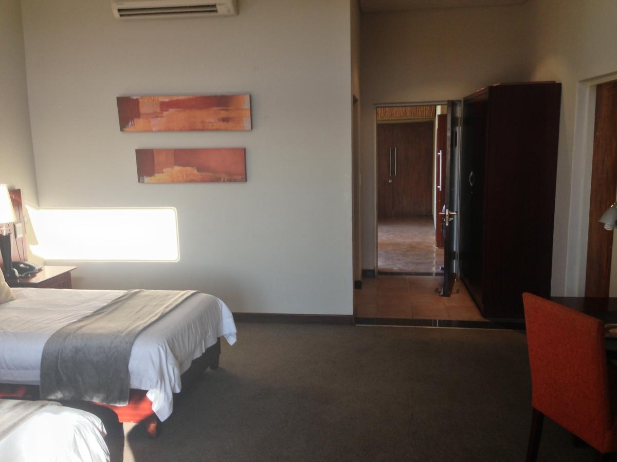 Maropeng Boutique Hotel Магалисбург Экстерьер фото